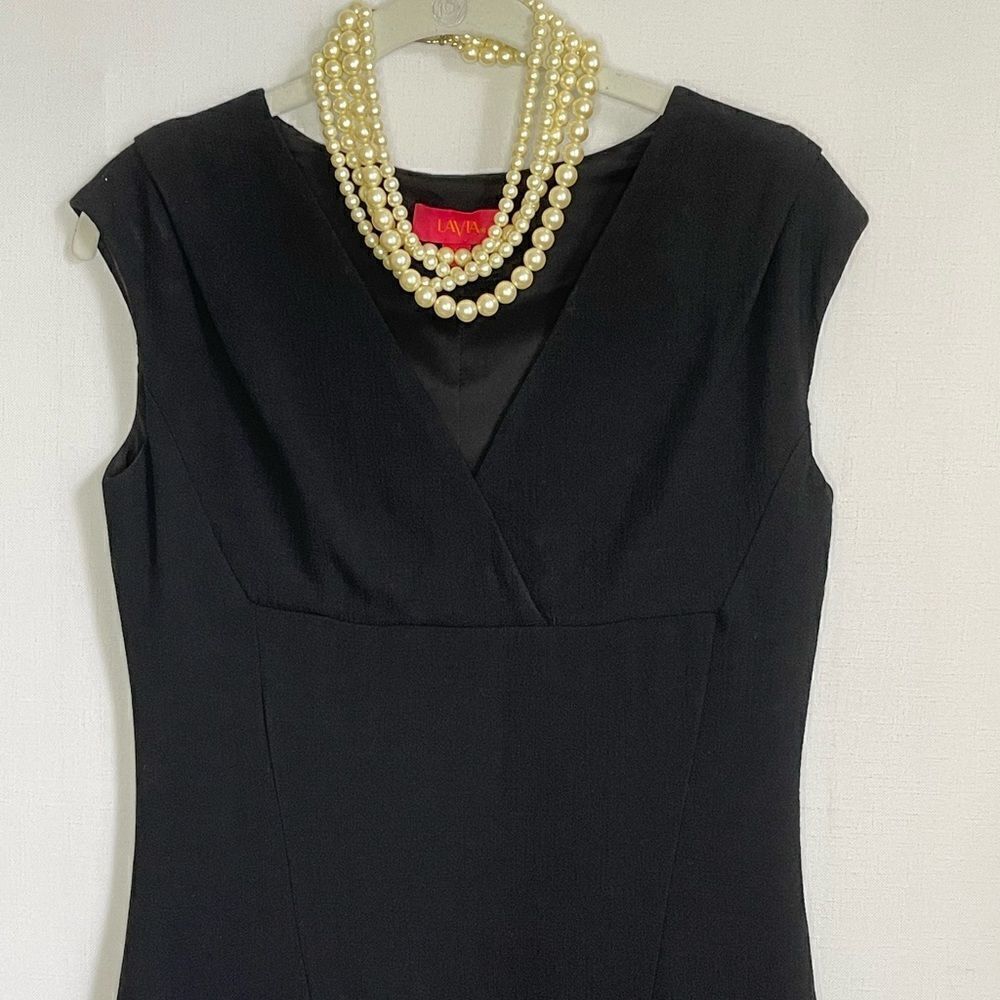 LaVia 18. Sheath Black Dress
